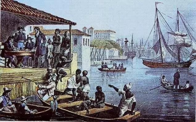 运输黑奴时，为什么奴隶贩子不给黑奴衣服穿，而是仅围一块帆布？