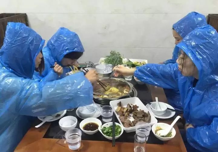 拼了！浙江4姑娘吃火锅照片惊呆网友：高手，这真是吃货界高手！