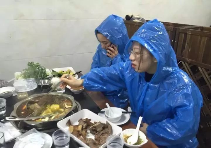 拼了！浙江4姑娘吃火锅照片惊呆网友：高手，这真是吃货界高手！