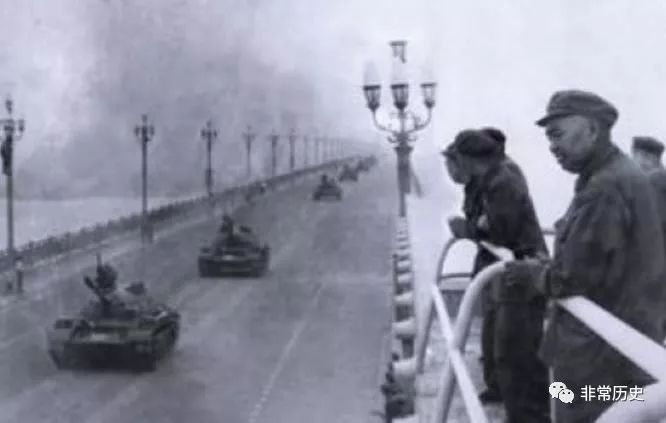 许世友为何亲率118辆坦克碾压南京长江大桥？