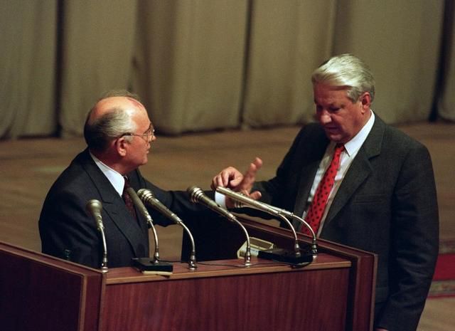 叶利钦为何要让苏联解体，而不愿当苏联领导人？