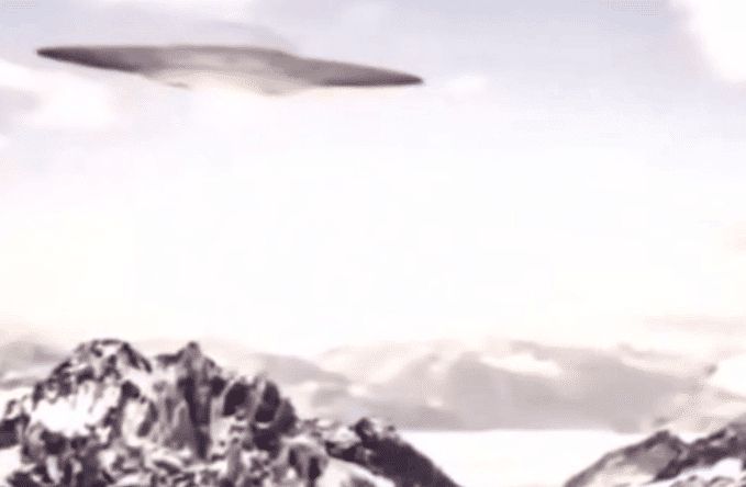 多国科考站目击UFO飞向南极，南极腹地地下到底藏有多少秘密？