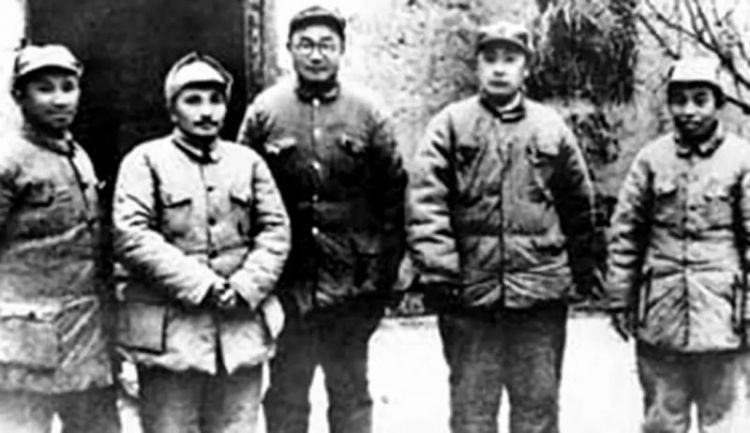 毛泽东的两大战神林彪粟裕，军事上谁更厉害？