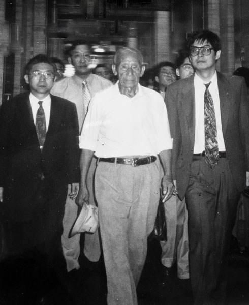 二战穴居日本山洞13年的中国农民，回国后起诉日本，获赔8位数