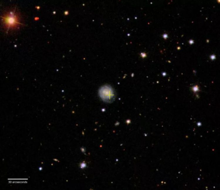 封面 两亿光年外爆发神秘闪光！天文学家前所未见，提出两种解释！