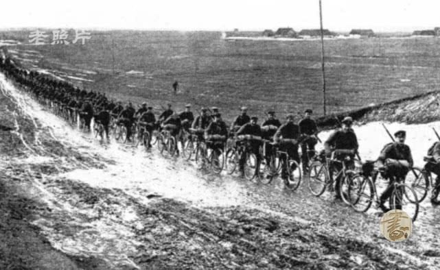 一战老照片：奥匈军队屠杀平民、德军利用自行车行军