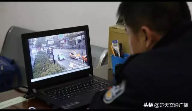 热议！武汉男子坐“摩的”坠车身亡，司机逃逸，交警48小时抓获！网友……