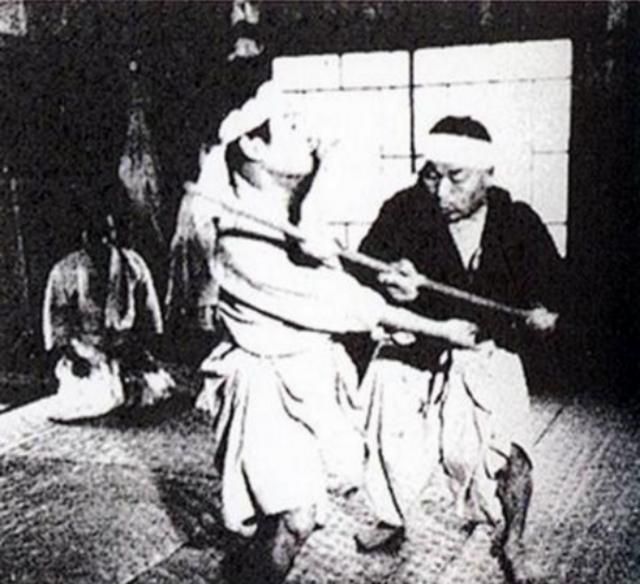 日本“拳圣”击败多名高手，被问武功秘诀时，称因为师傅是中国人