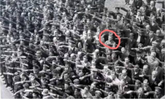 二战期间，希特勒规定的纳粹军礼不执行会怎样？这位士兵亲身试验