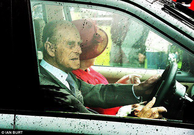 97岁的菲利普亲王出车祸，人虽没事，但自己开车这点乐子要保不住了