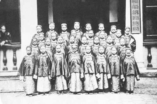 120名中国幼童登陆美国，洋妞争做他们女友，20年后都成国家栋梁