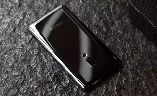 小米双折叠手机亮相，魅族发布全球首款无孔手机