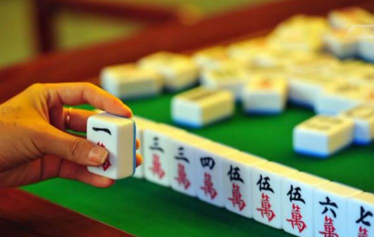 贵州：护士下班后餐馆打麻将，被医院处罚