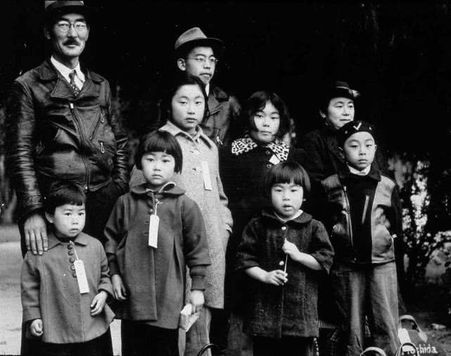 二战时期，在美国的中国人如何避免被当做日本人？
