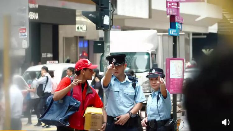香港警察开微博了！报告阿sir，注意评论区暗号！哈哈哈