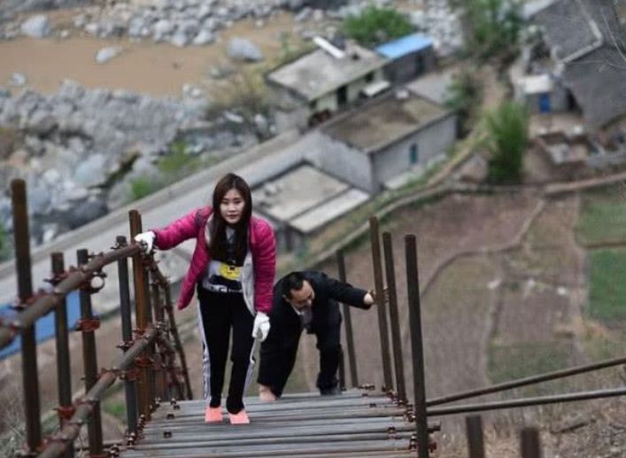 游客：悬崖村获得6亿资助，钱花在哪了，难道只修了一条铁梯子？