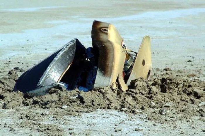 美宇航局展示飞碟坠毁图：两架直升机没追上，外太空飞行器已坠毁