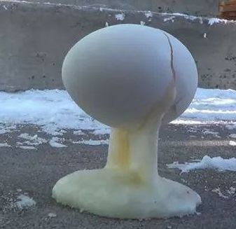 零下27度究竟有多冷，在室外打个蛋，瞬间变成荷包蛋