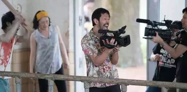 日本“票房黑马”《摄影机不要停！》，为何“粗糙”却令人看哭？