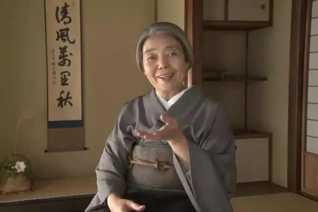 被医生判决活不过1年，这位日本国宝级女演员的应对，堪称优雅