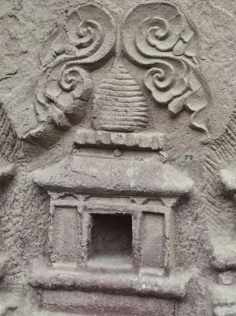 炳灵寺石窟的唐代勾栏与北宋石塔