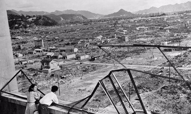 原子弹轰炸后100年不能住人，为什么广岛长崎还能住那么多人？
