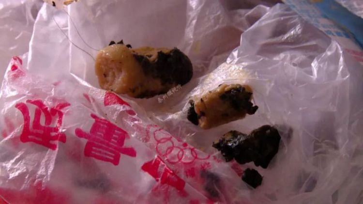 恐怖！泰州3岁女童吃了旺旺大礼包里的这个东西后，肚子疼得厉害