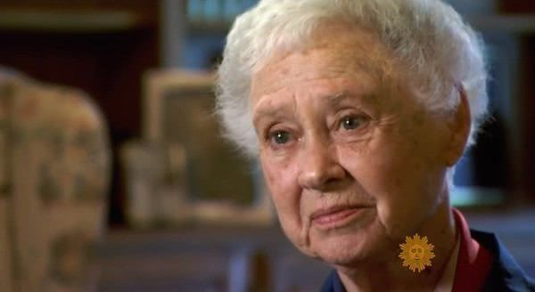 飞行员丈夫在二战失踪，妻子苦等70年不嫁，终于发现真相泪崩