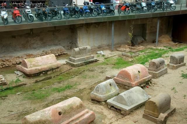 伦敦墓地出土两具古代骸骨，考证猜测是罗马时期的我国奴隶