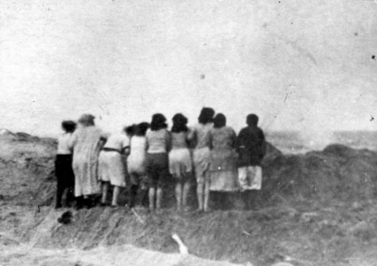 德军残害犹太人证据：残忍的连妇女小孩都不放过