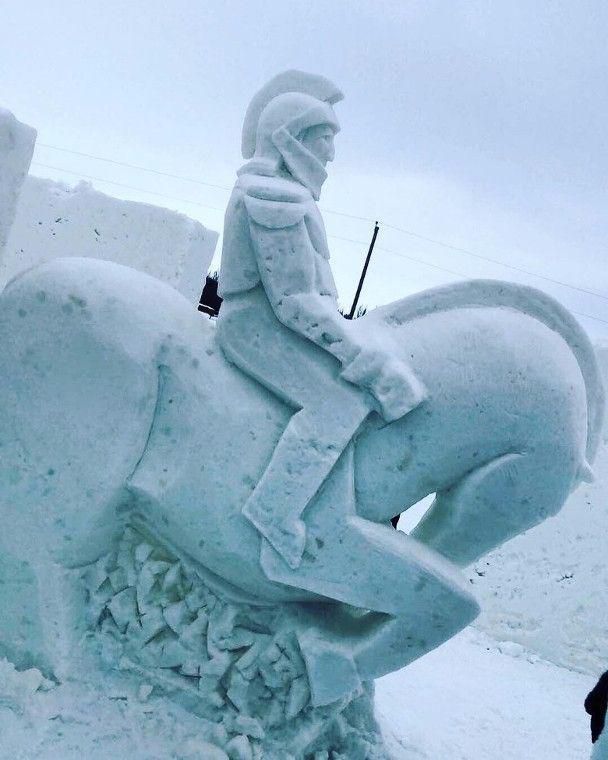 男子自掏28万打造全球最大雪地迷宫，打破吉尼斯世界纪录