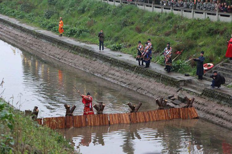 古代祭水场景再现乐山夹江举行第二届放水节