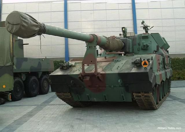 波兰“蟹”式自行火炮，曾经想要做东欧第一，但最终靠K-9拯救