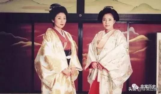 日本的女性为何如此喜欢“跪”？