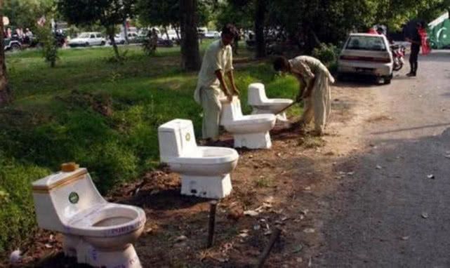 古代印度人上厕所后，不用卫生纸，他们是如何保持身体清洁的
