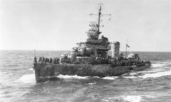 驱逐舰和潜艇对战，从炮击到甲板肉搏厮杀，注视对方一起沉入海底