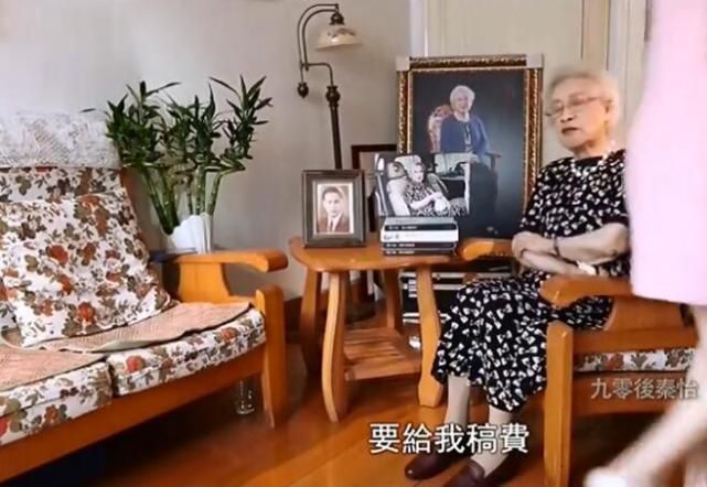 97岁秦怡真心令人佩服，为了照顾家人生活还要兼职写稿赚钱