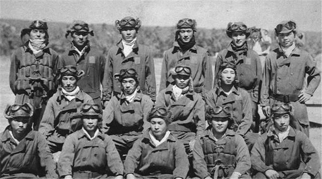 日军王牌飞行员二战击落64架飞机，却要求日本天皇为战争负责！