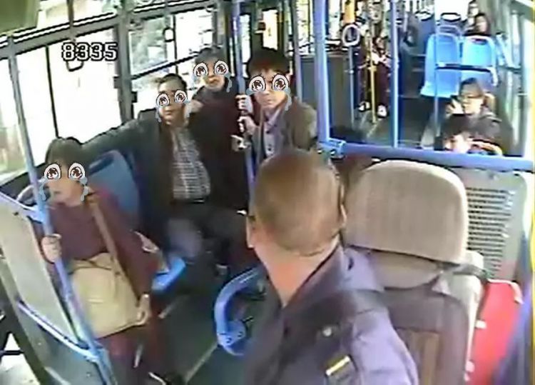 浙江男乘客与公交司机从互怼到动手，公交车险些撞到婴儿车……视频曝光！