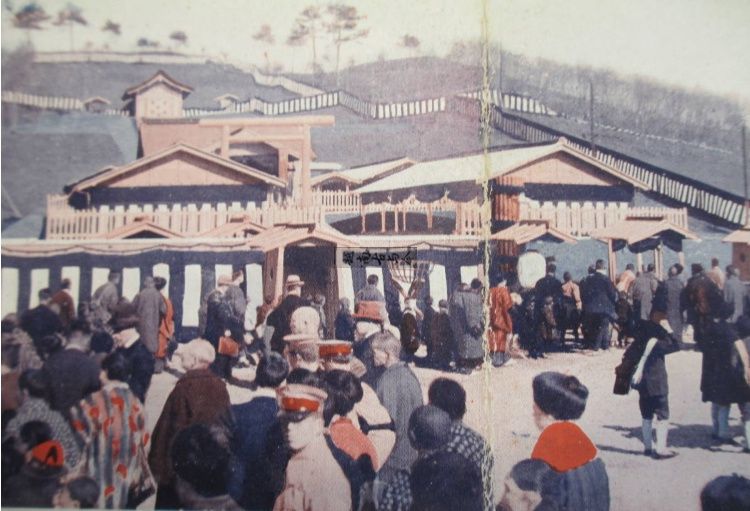 日本大正天皇葬礼罕见彩照：场面恢弘，与生前被嫌弃形成鲜明对比