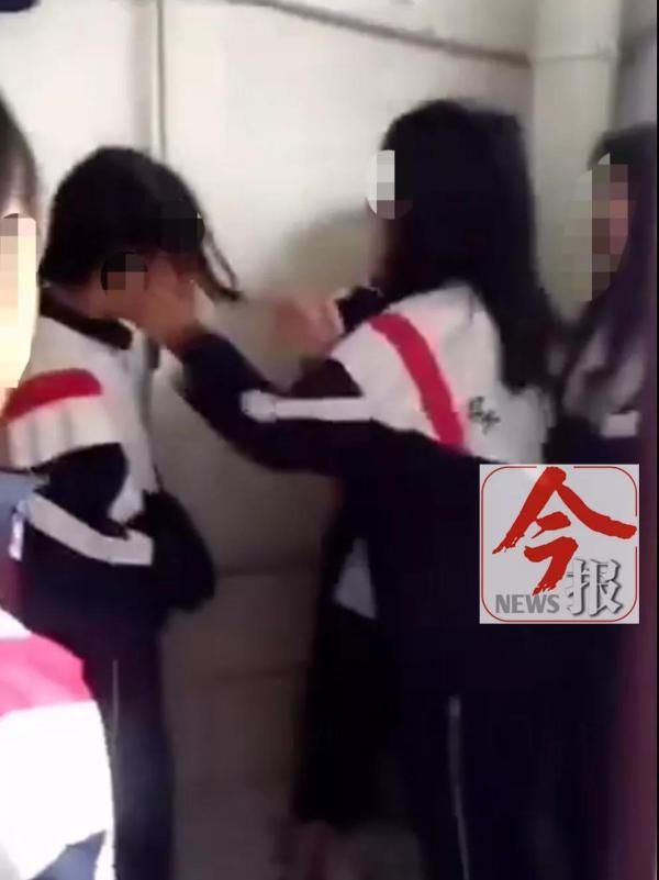 柳州一中学女生疑遭欺凌20秒被扇20耳光，官方：正核查