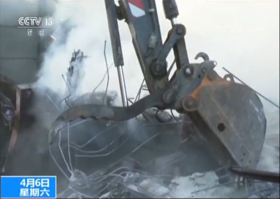 央视记者探访韩国江原道火灾现场：仍有部分明火