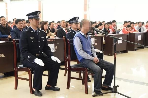 云南首例抢夺公交方向盘案，被判4年6个月
