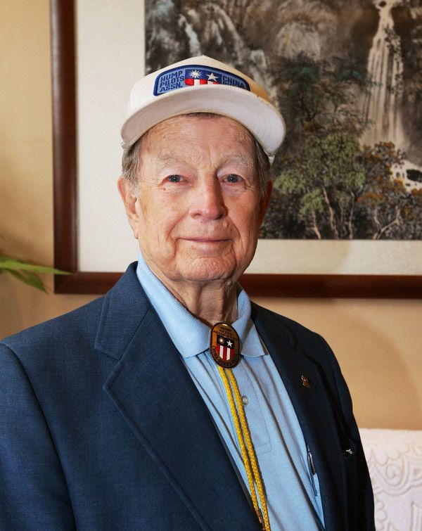91岁美军老飞行员来华，说出60多年前的故事，令无数国人感动
