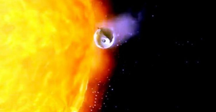 太阳周围惊现大量不明飞行物，并被观测到吸取太阳能量