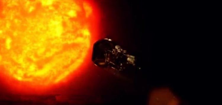 太阳周围惊现大量不明飞行物，并被观测到吸取太阳能量