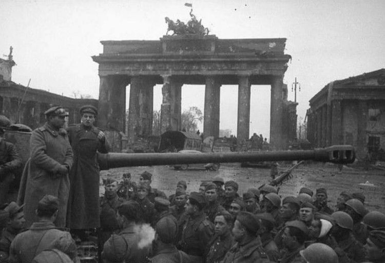 盟军进入柏林后对眼前所见瞠目结舌：苏联人竟连路灯都不放过