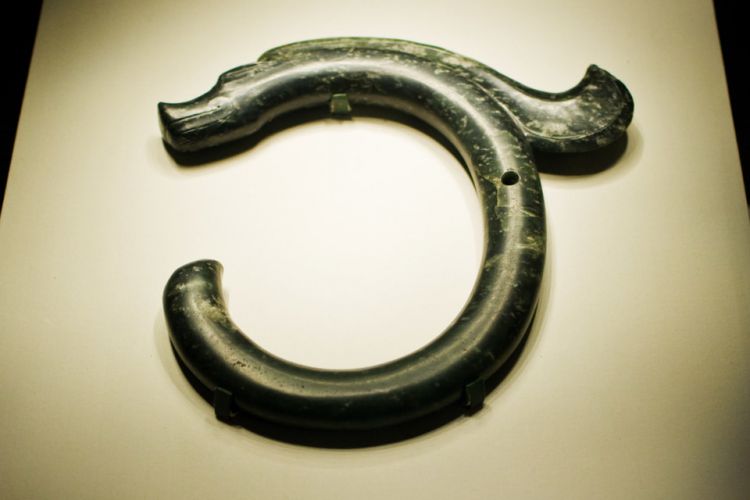 中国历史上“龙”的形象：从有翅膀到五爪金龙成为了皇帝的象征