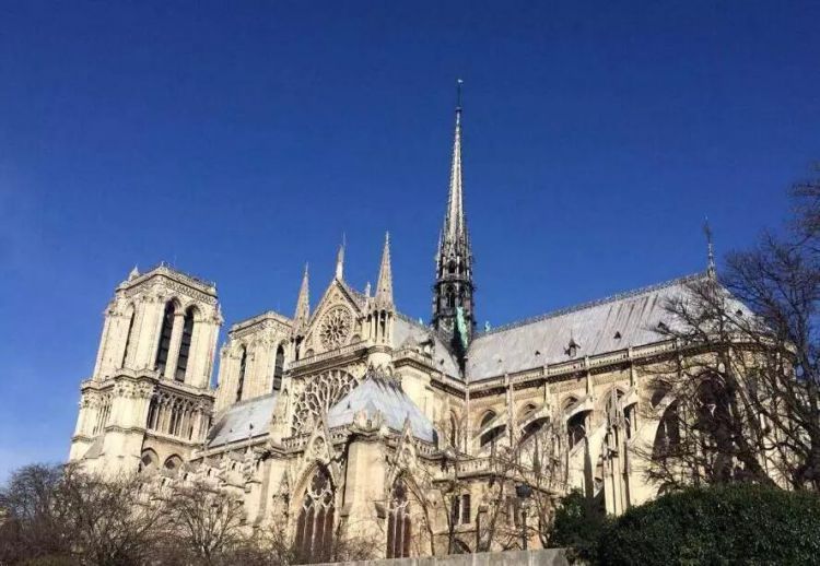 突发大火的巴黎圣母院，有着怎样的辉煌历史让世人为之“心碎”