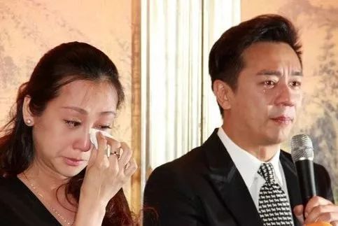 被曝出轨后，张丹峰“装死”许志安落泪，他老婆挺着大肚出面道歉